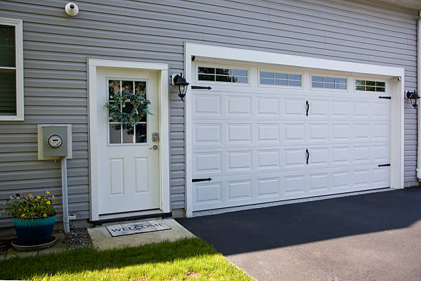 24/7 Emergency Garage Door Panel Replacement experts in Lake Cherokee, TX